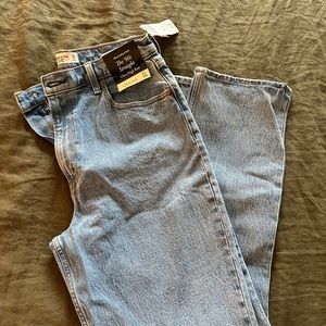 Abercrombie Ultra High Rise 90s Straight Curve Love - WITH TAGS
